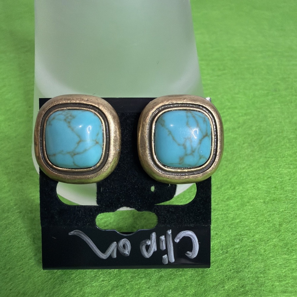 Vintage Gold Tone Faux Turquoise Square Cushion Clip On Earrings 0.5 Inch